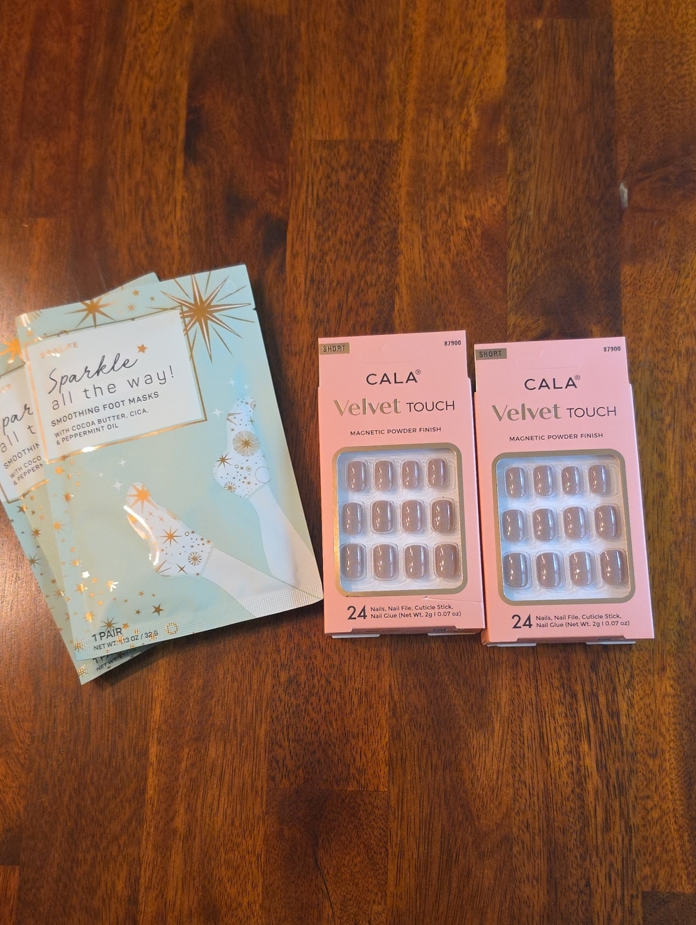 NIB Bundle 2 Cala Velvet Touch Press On Nails And 2 Spa Life  Foot Masks
